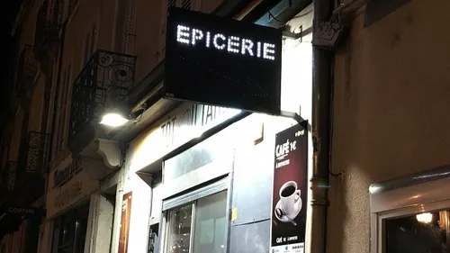 Les horaires des épiceries de nuit réglementés près de la place de...